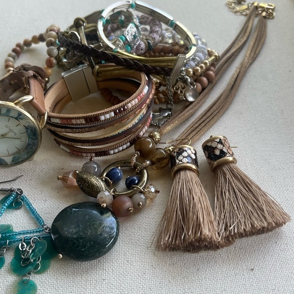 ✨ Chico’s Boho Jewelry Bundle – 16 Pieces + Surprise Mix - Picture 4 of 5